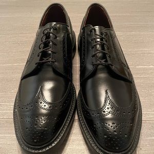 Allen Edmonds Black MacNeil wingtips. Size 10B.